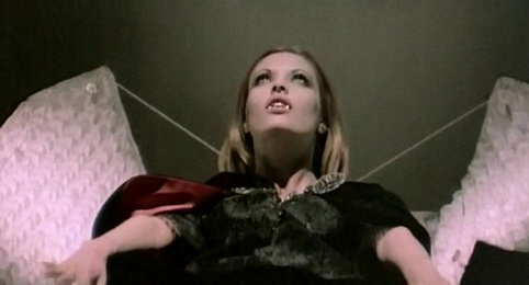 Dracula Prisoner of Frankenstein (1972) 01