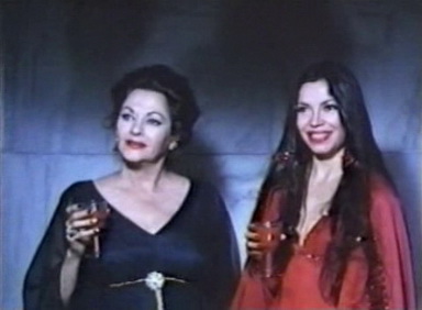 Nocturna (1979) - Yvonne DeCarlo, Nai Bonet